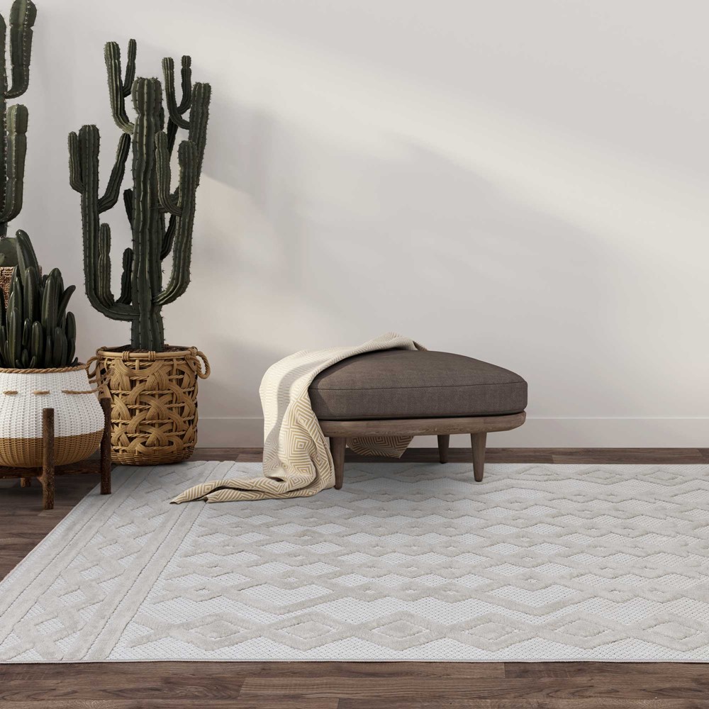 Salta Links Geometric Outdoor Rugs in SA05 White